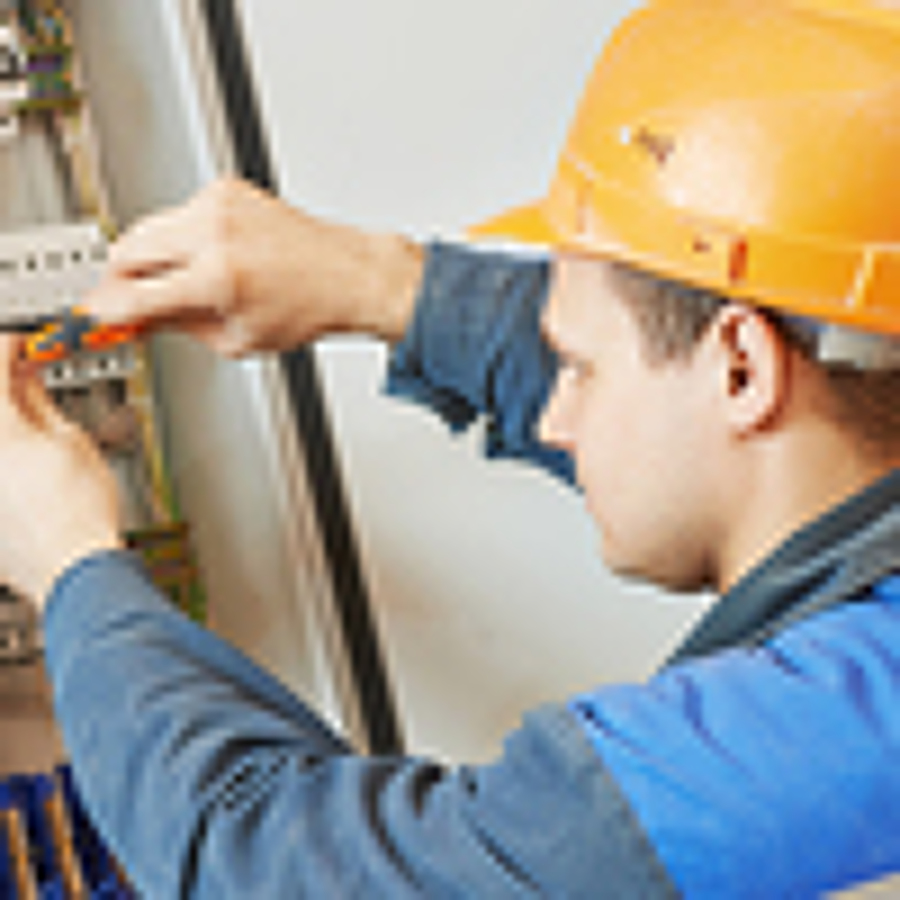 Reparar o remplazar elementos de un sistema eléctrico