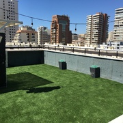 Instalación de pasto sintético