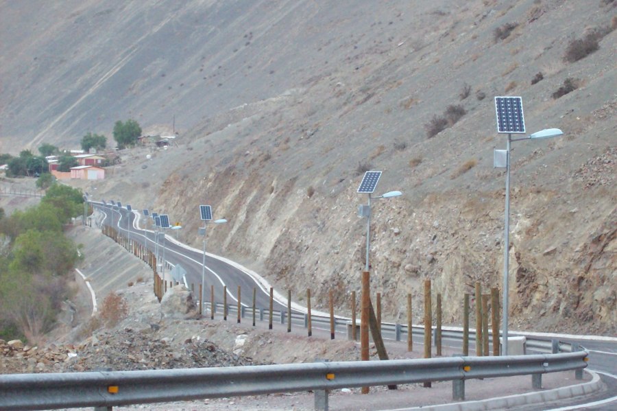LUMINARIAS O POSTES SOLARES