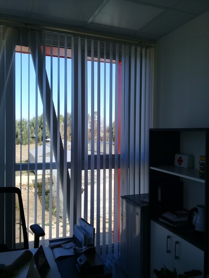 Cortinas verticales ,Operación Manual,Instaladas En Talca,VII región. UTAL.