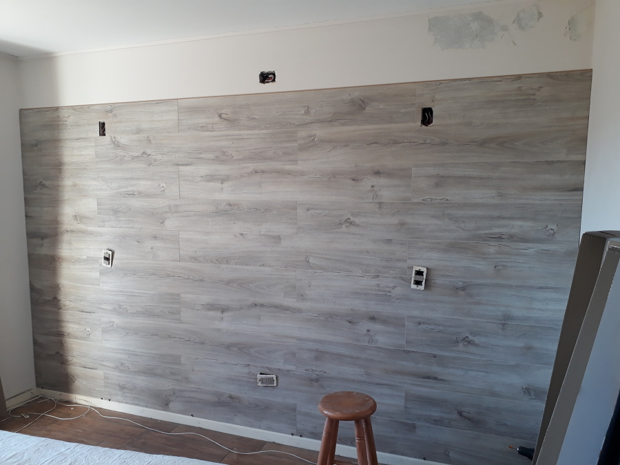 Piso flotante en pared