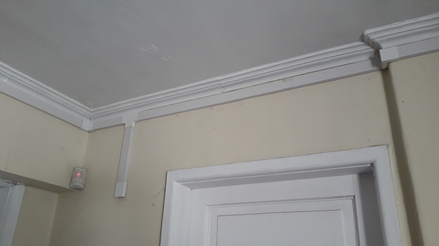 Instalación circuitos enchufe y alumbrado en molduras PVC sobrepuesta