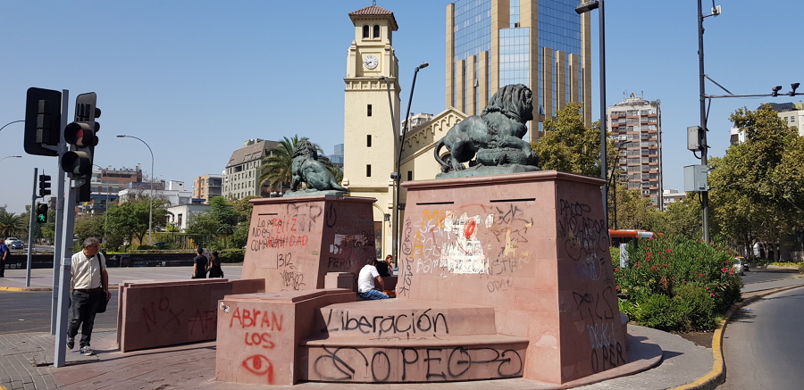Reparación de bases de estatuas Los Leones