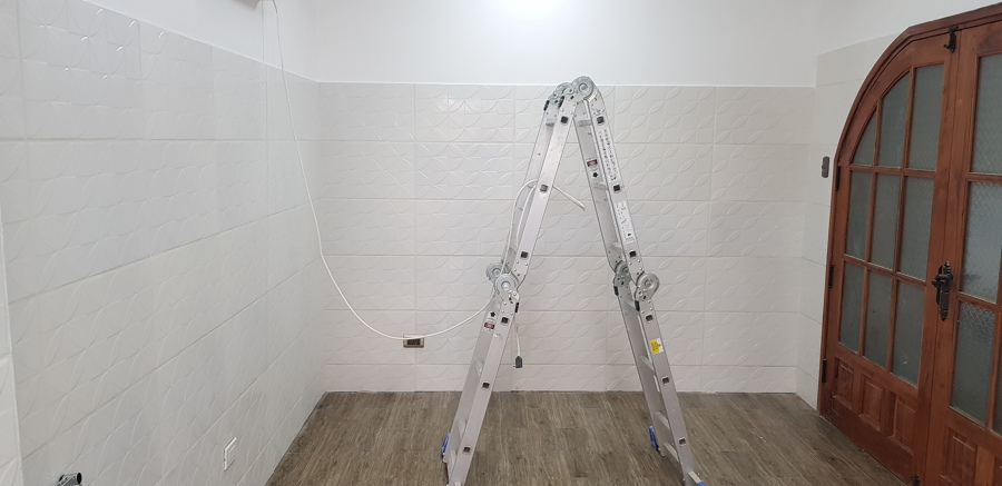 Ceramica de muro y arreglo de pared superior