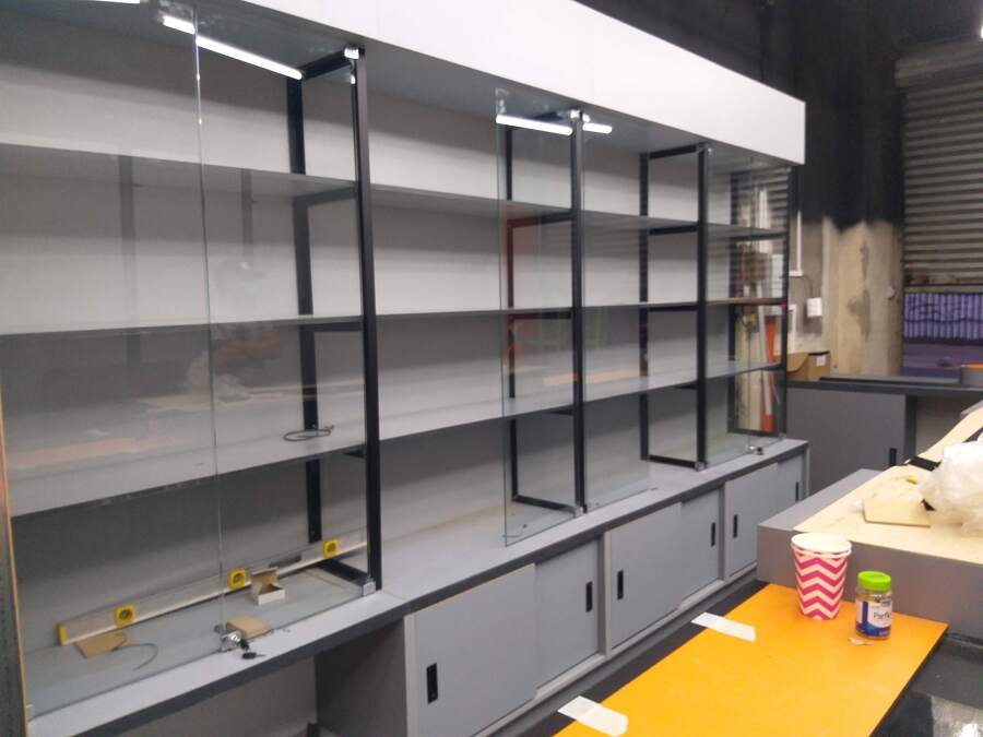 Muebles y Vitrinas  Ferreteria en Santiago Centro