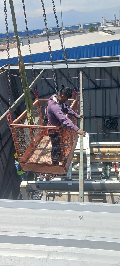 Desmontaje de techo 20 mtrs de altura  para extraccion de maquinaria