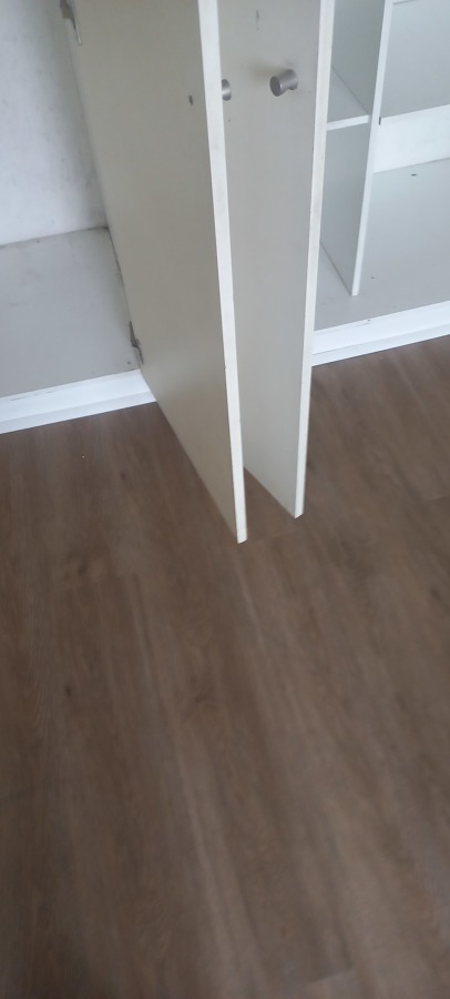 Piso vinilico y closet