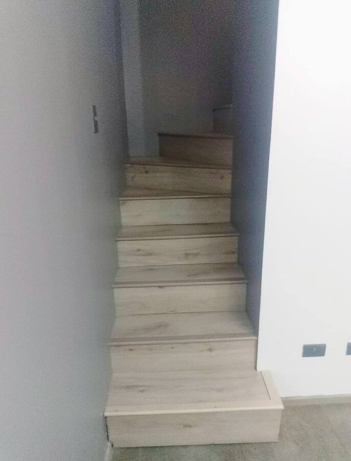 Revestimiento de Escalera en Piso Flotante