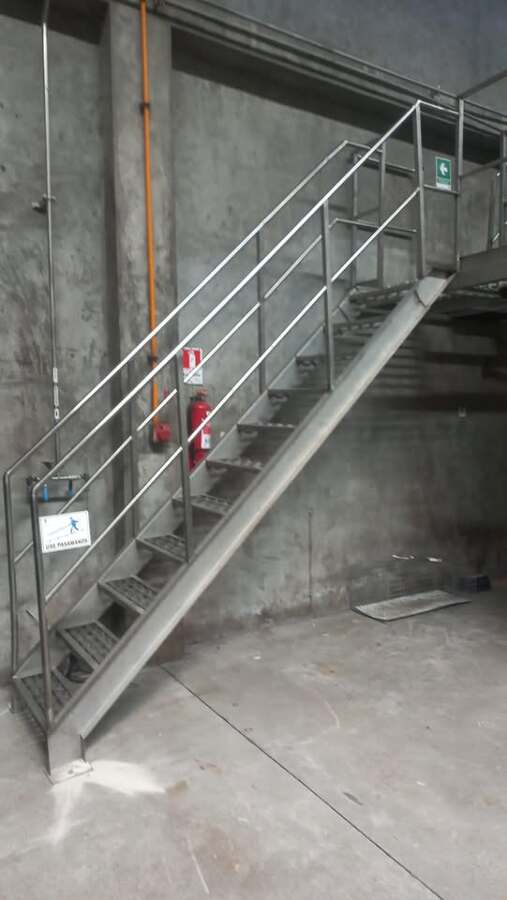 escalera metálica