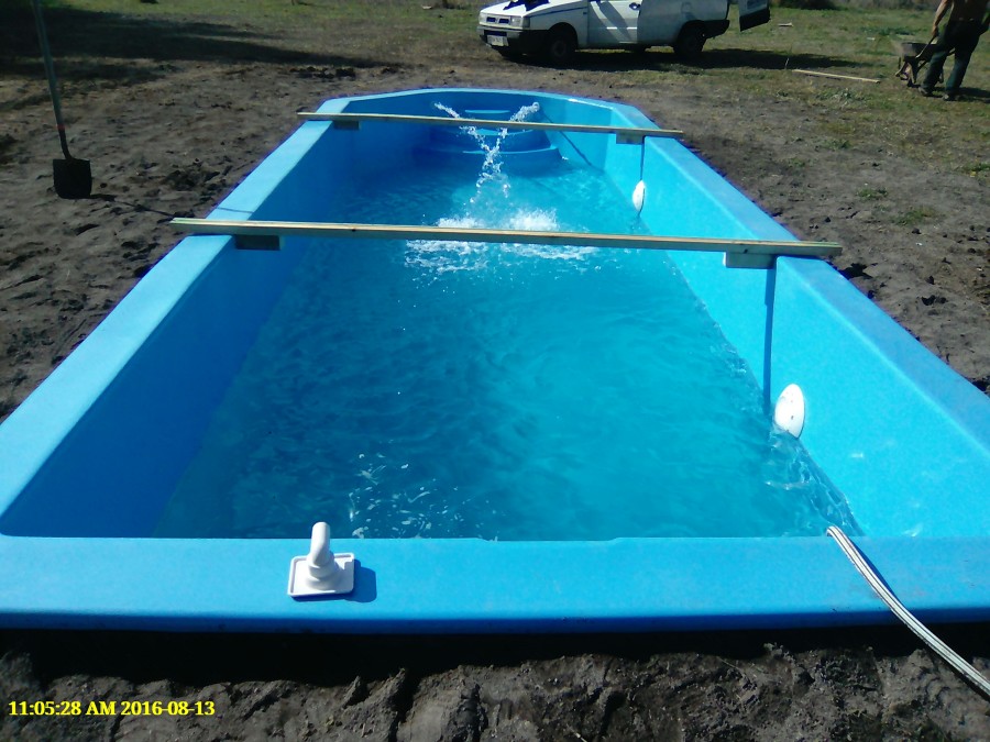 Piscina de fibra de vidrio instalada