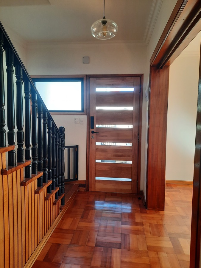 Caja Escala y Puerta Acceso