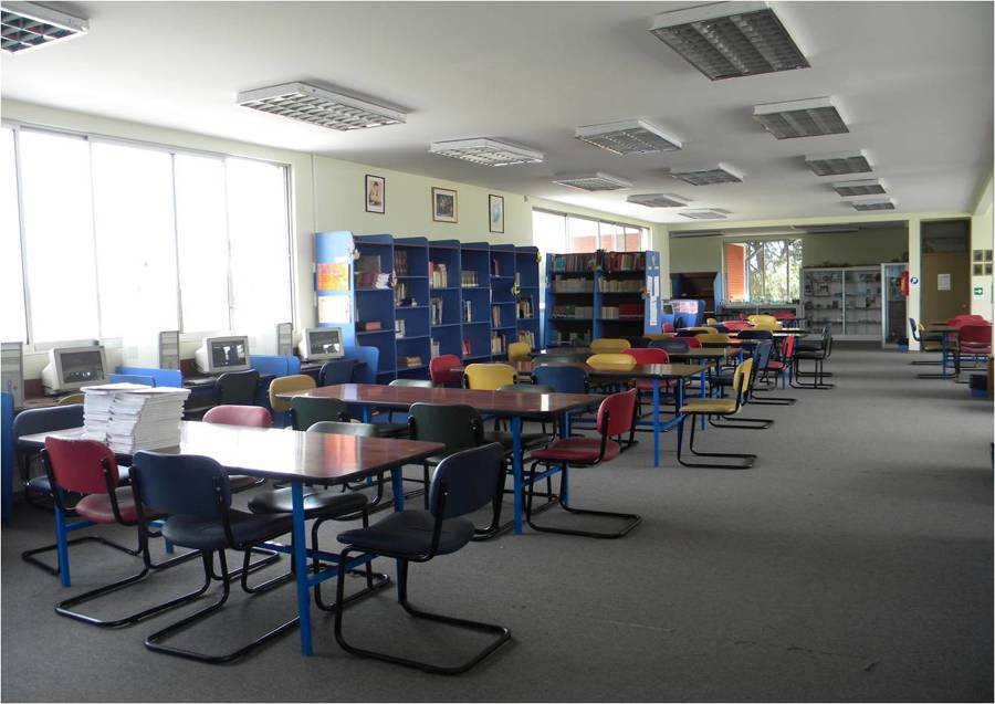 Maipu: Biblioteca Colegio Mater Purísima de Maipu año 2006