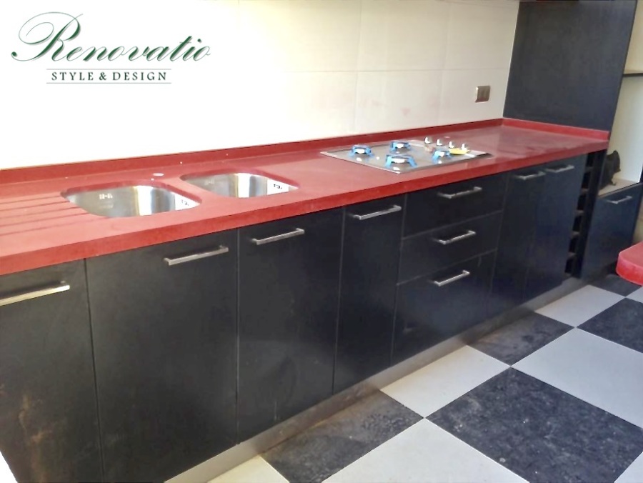 Foto: Cocina Negra/roja :: Recreo de Renovatio #290200 - Habitissimo