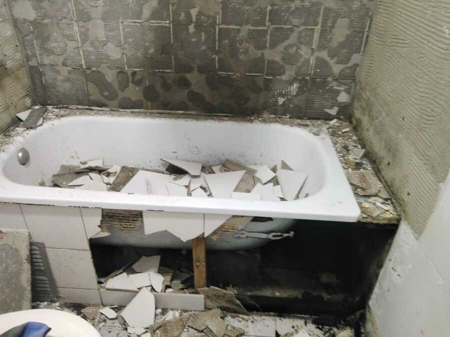 Demolición tina de baño existente
