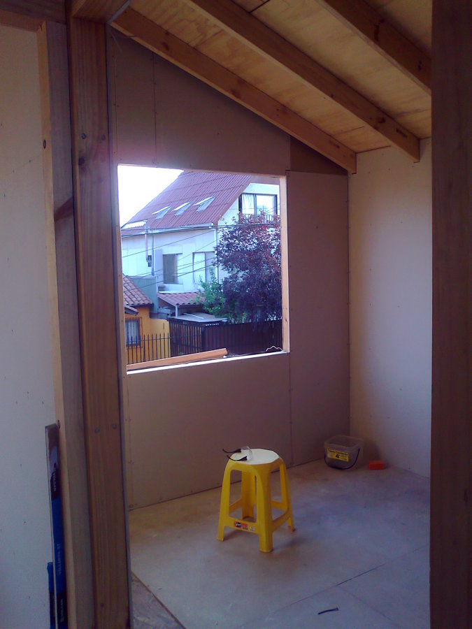 Detalle de cielo con Viga a la Vista, tabiqueria con Yesocarton (Vulcanita)