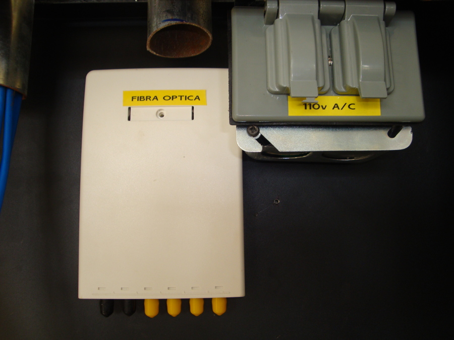 Caja ODF de Fibra Optica dentro de Gabinete 6u