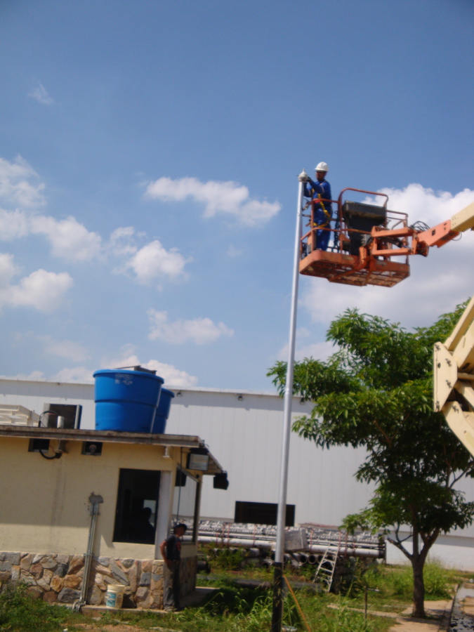 Instalacion de Camara HD PTZ en Poste de Vigilancia