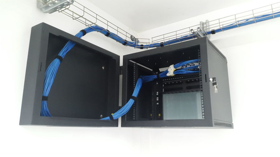 Instalacion de Gabinete de Pared 12u cableado UTP CAT6