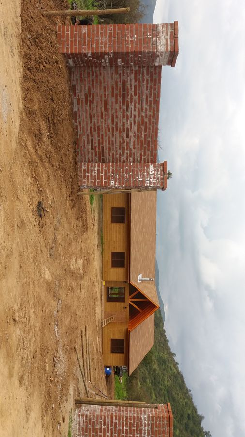 Entrada con muro de ladrillo pricesa