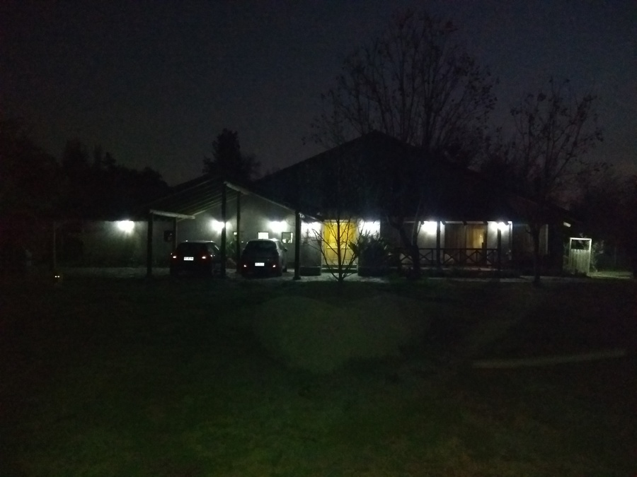 Iluminación frontis de vivienda.