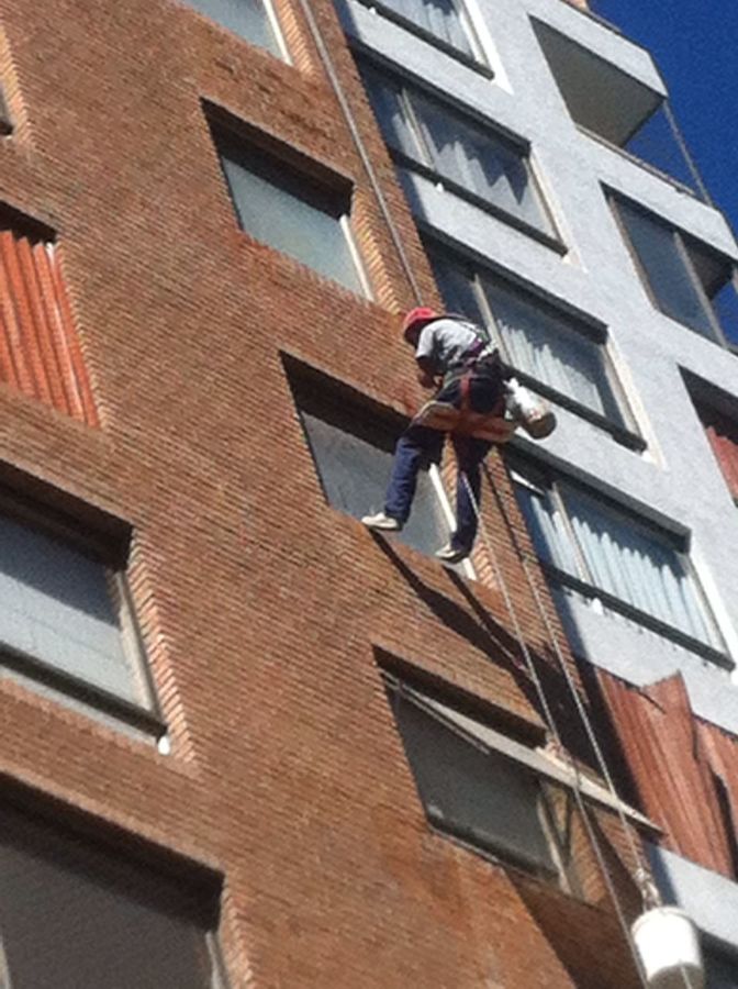 Recambio de Enchapes y pintado de edificio las torcazas