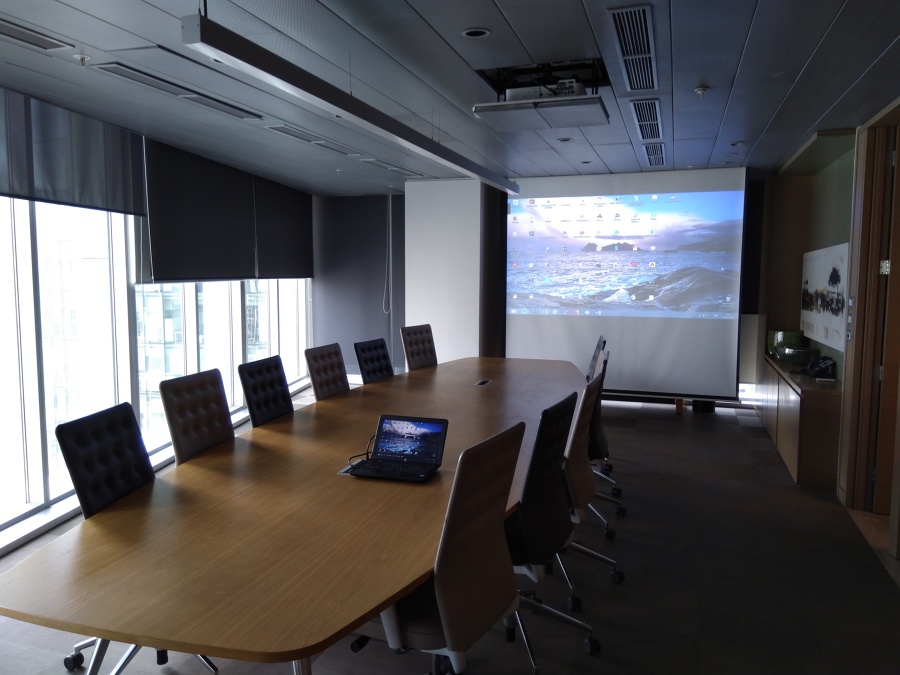 Sala de Directorio con Proyector y teleon Automatizados.