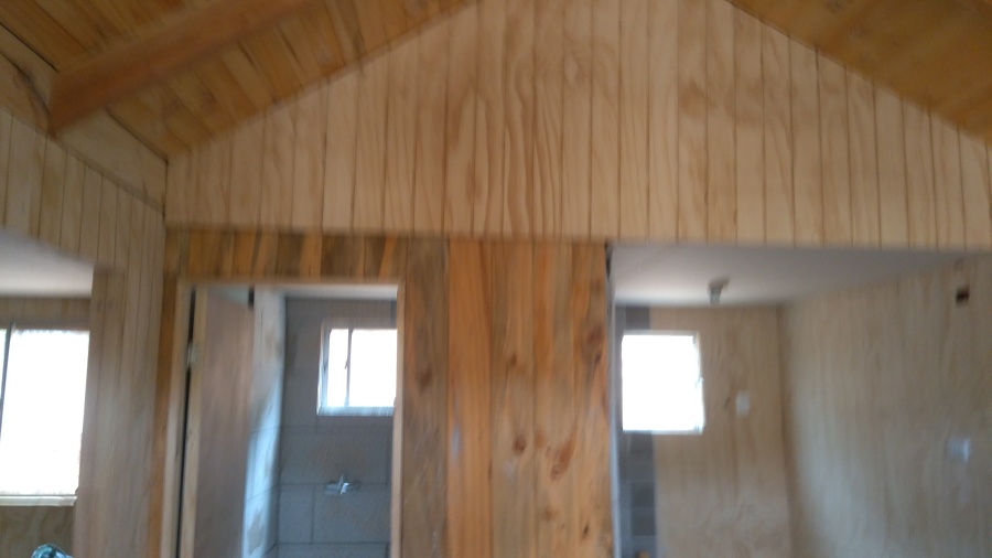 Forrado de cabaña con terciado ranurado