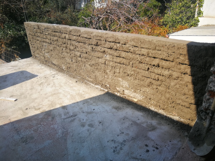 Muro medianero en proceso.