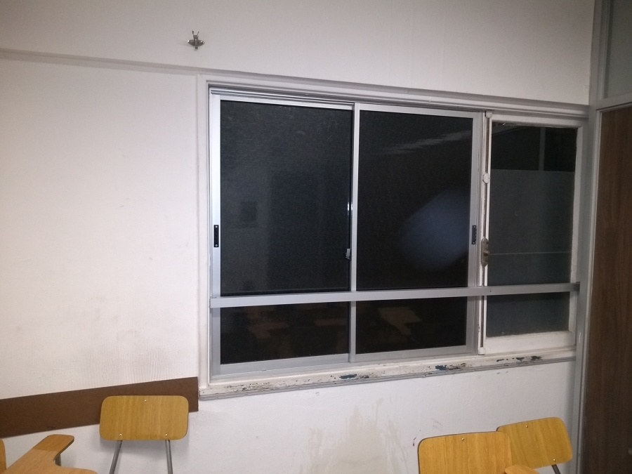 Ventana y barra sala