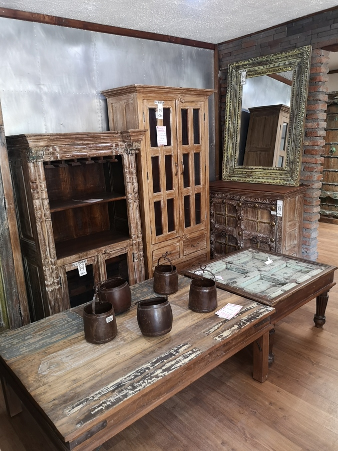 Muebles tallados y pintados a mano, madera Teca