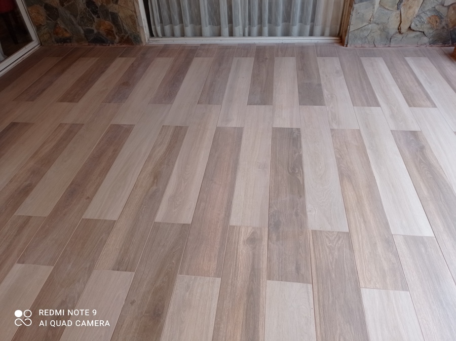 Instalación de porcelanato tipo madera 0, 25*1, 20