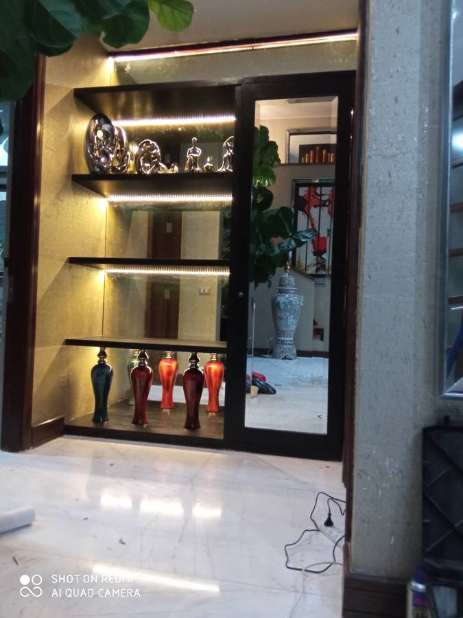 Mueble de madera con luz LED calida