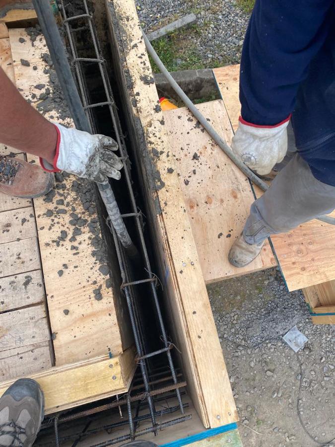 Llenado de hormigon a camara de valvulas