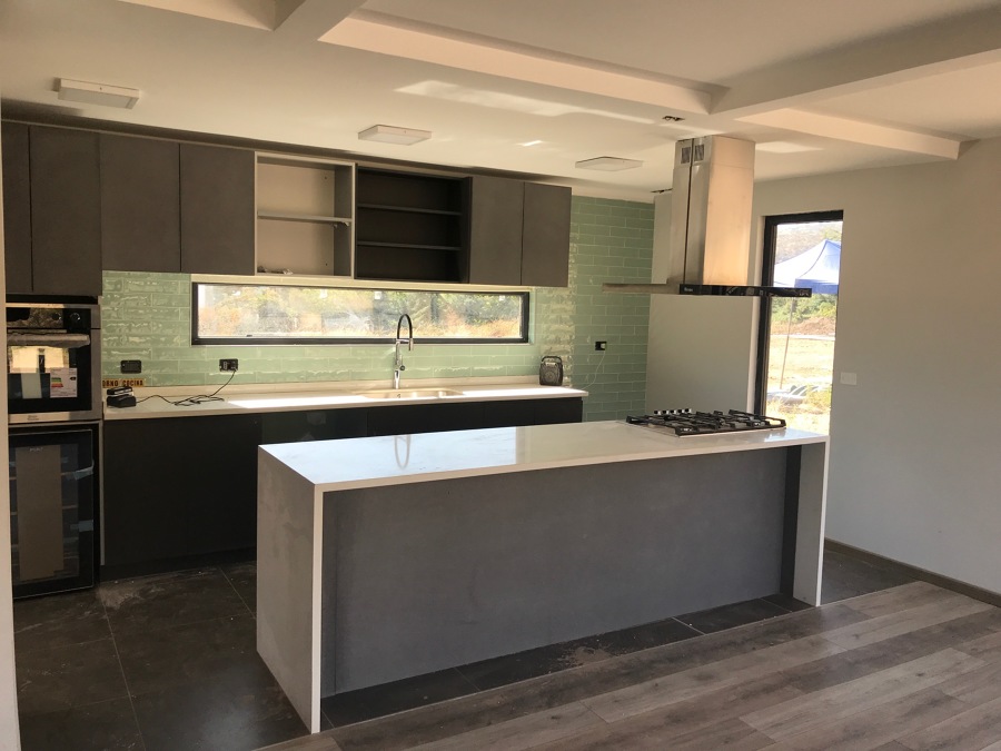 COCINA ABIERTA E INTEGRADA EN UN SOLO ESPACIO HACIA COMEDOR Y LIVING