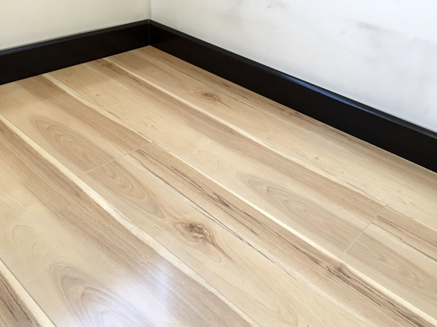 Piso Flotante 8mm, Brillante, Biselado, PL5