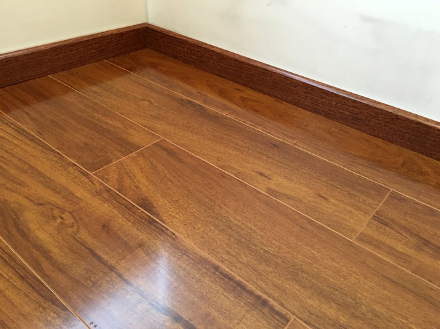 Foto: Piso Flotante 8mm, Brillante, Biselado, PL4 de FLOTECNIA SpA