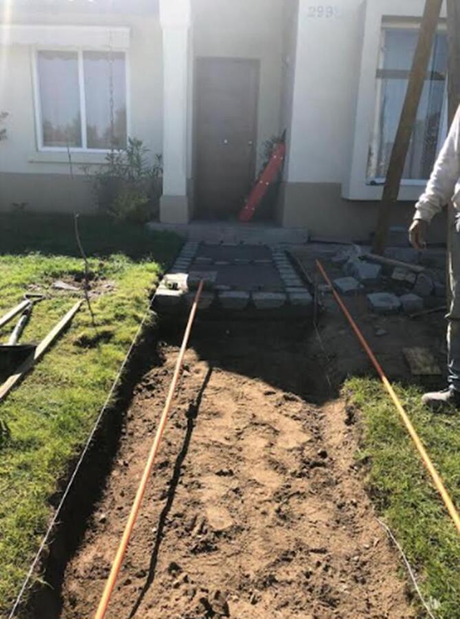 Proceso de construcción de acceso peatonal – Las Vizcachas, Santiago