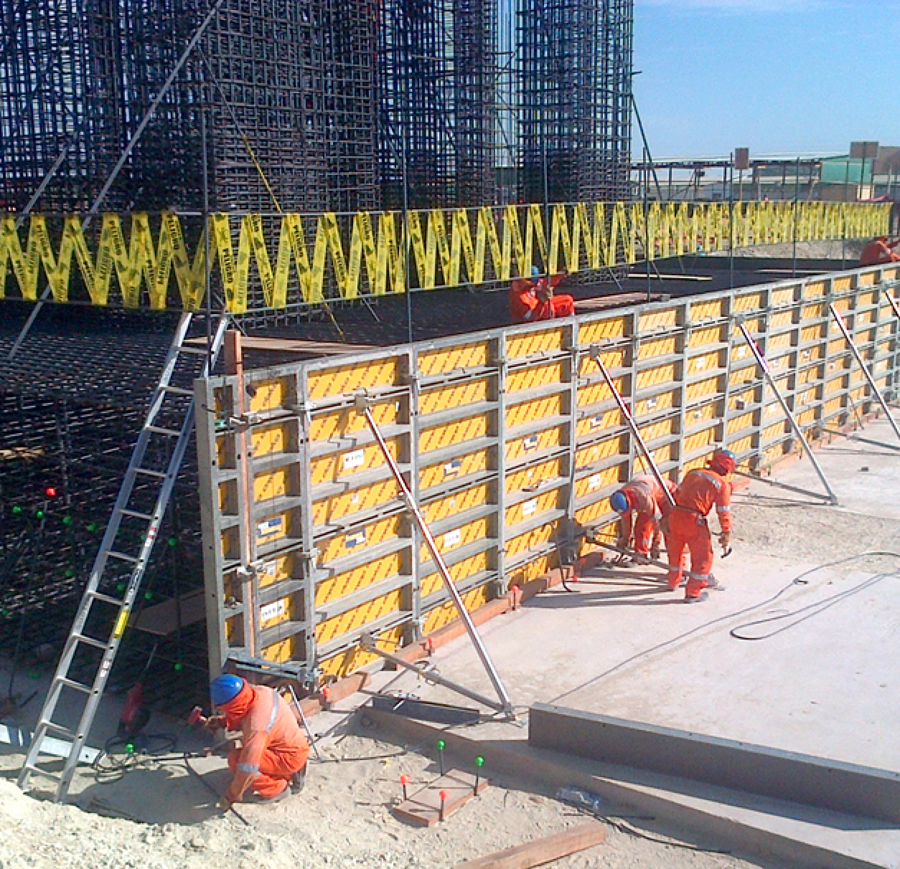 TOTAL, en instacion de moldajes.