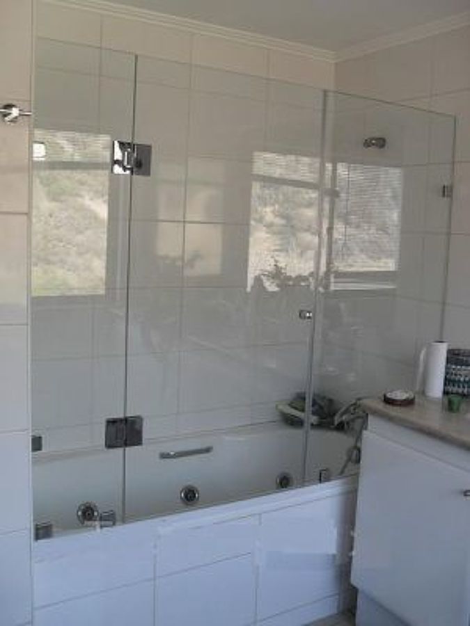 shower door templado en 8 mm. transparente 