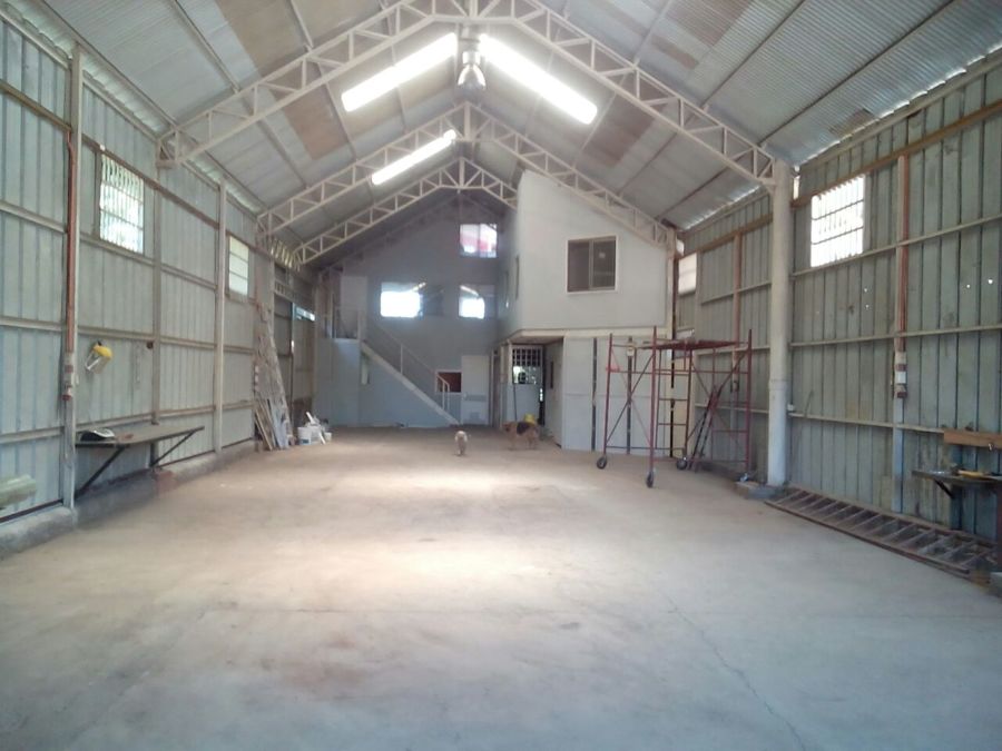 contruccion galpon con 100 m2 de oficinas.