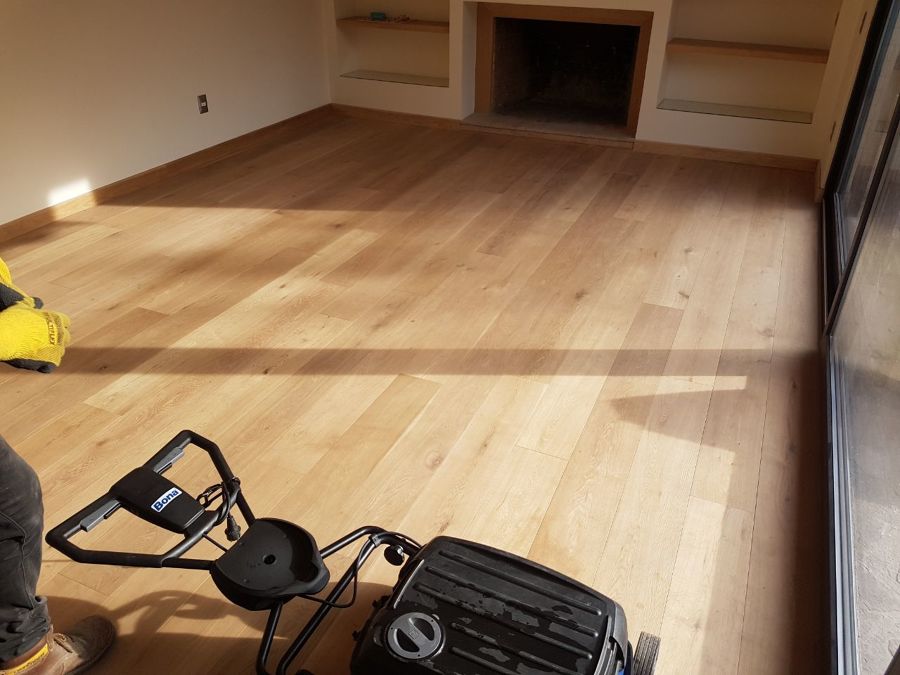 Limpieza de piso de madera