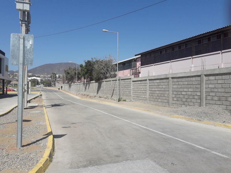 MURO PERIMETRAL  MALL PASEO BALMACEDA