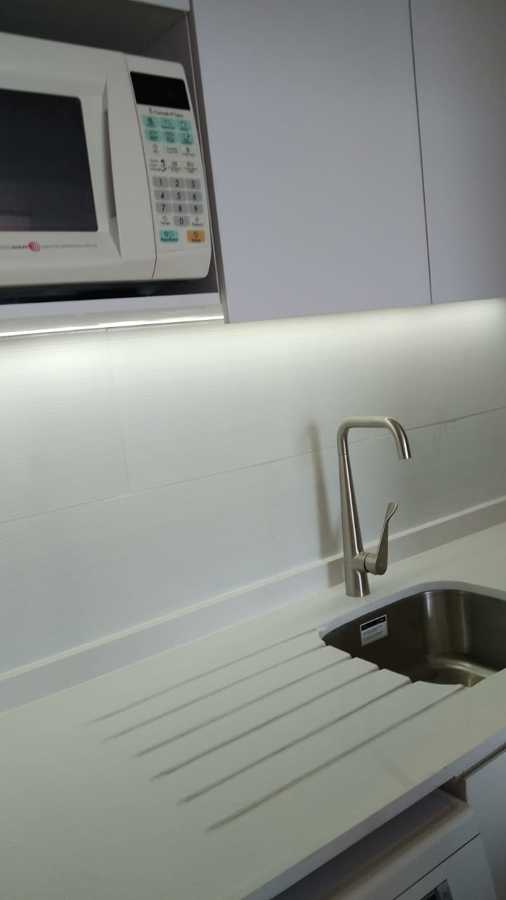 muebles de cocina con luces led incorporadas