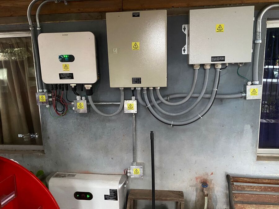 Proyecto 8kw hibrido 5kw baterías Palmilla