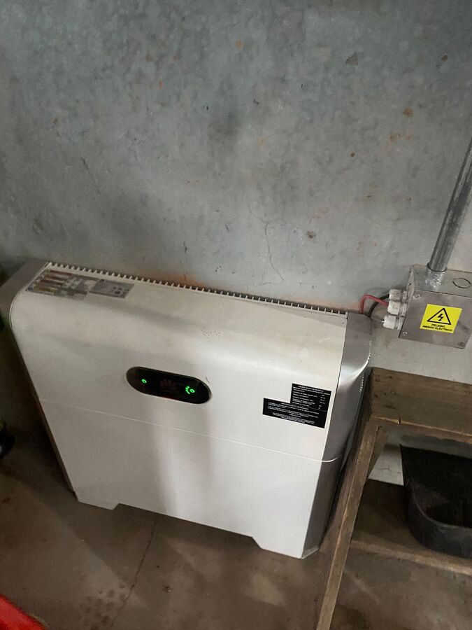 Proyecto 8kw hibrido 5kw baterías Palmilla