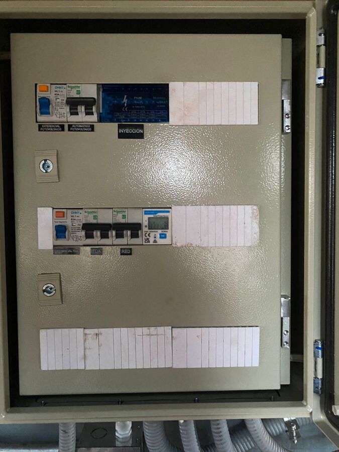 Proyecto 8kw hibrido 5kw baterías Palmilla