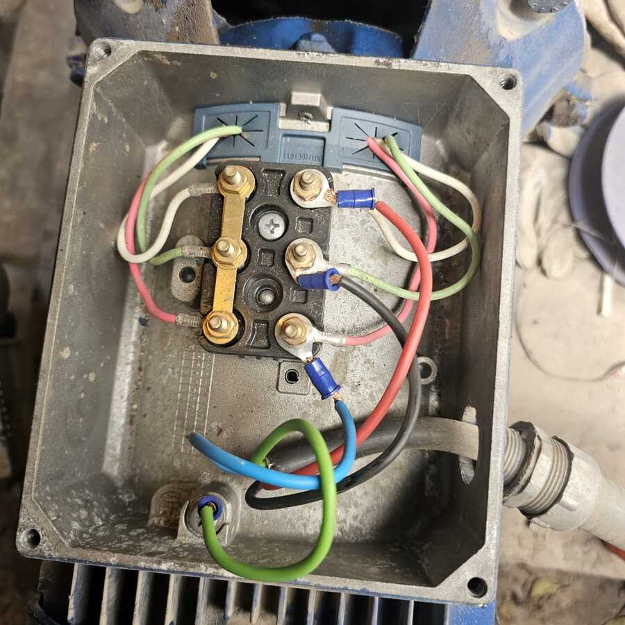 Motor electrico trifasico