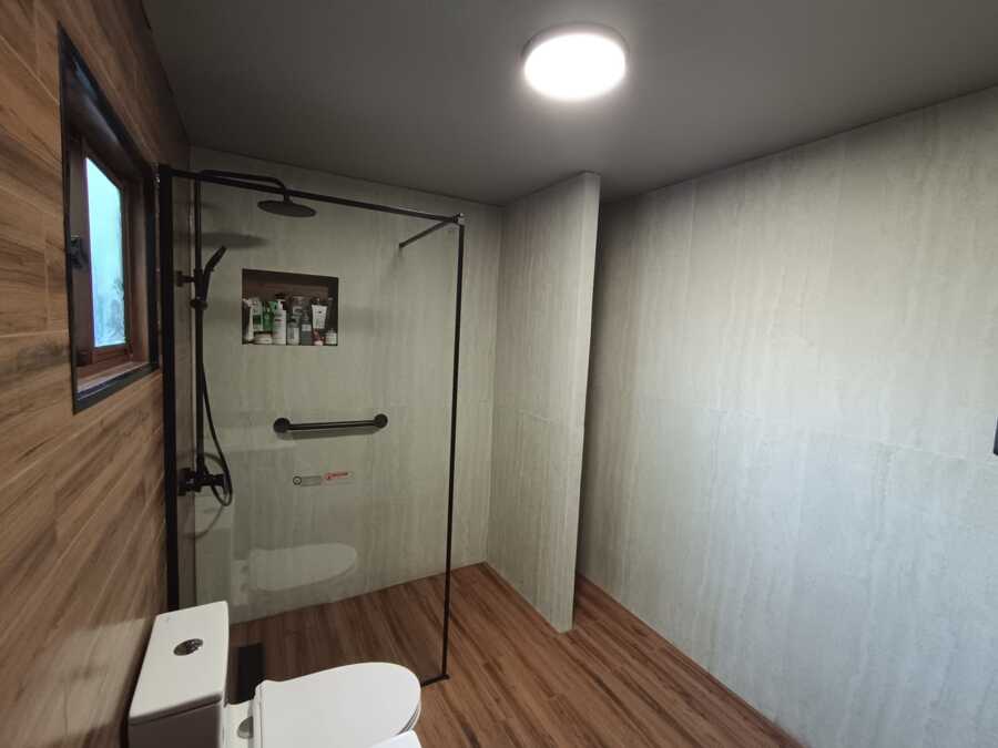 baño moderno remodelado
