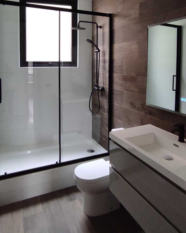 baño moderno remodelado