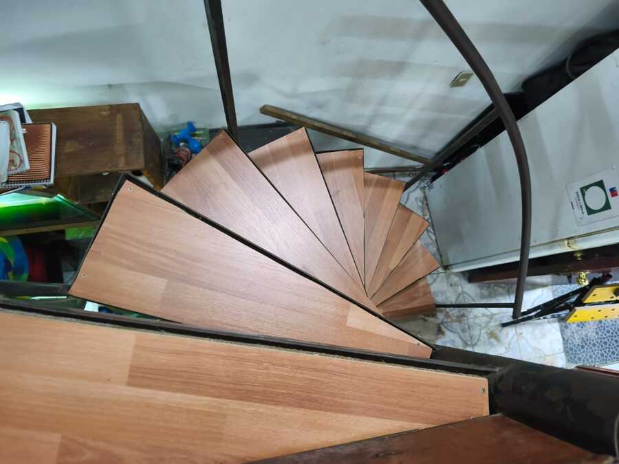 Escaleras con piso flotante